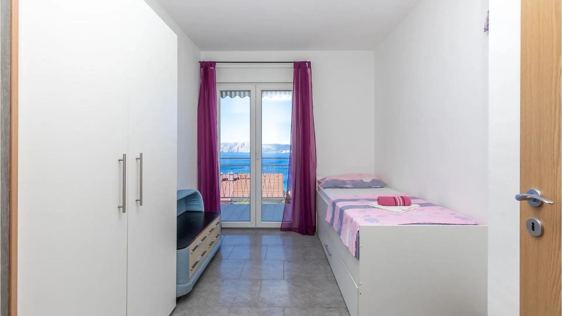 Lovely Apartment In Novi Vinodolski With Wifi