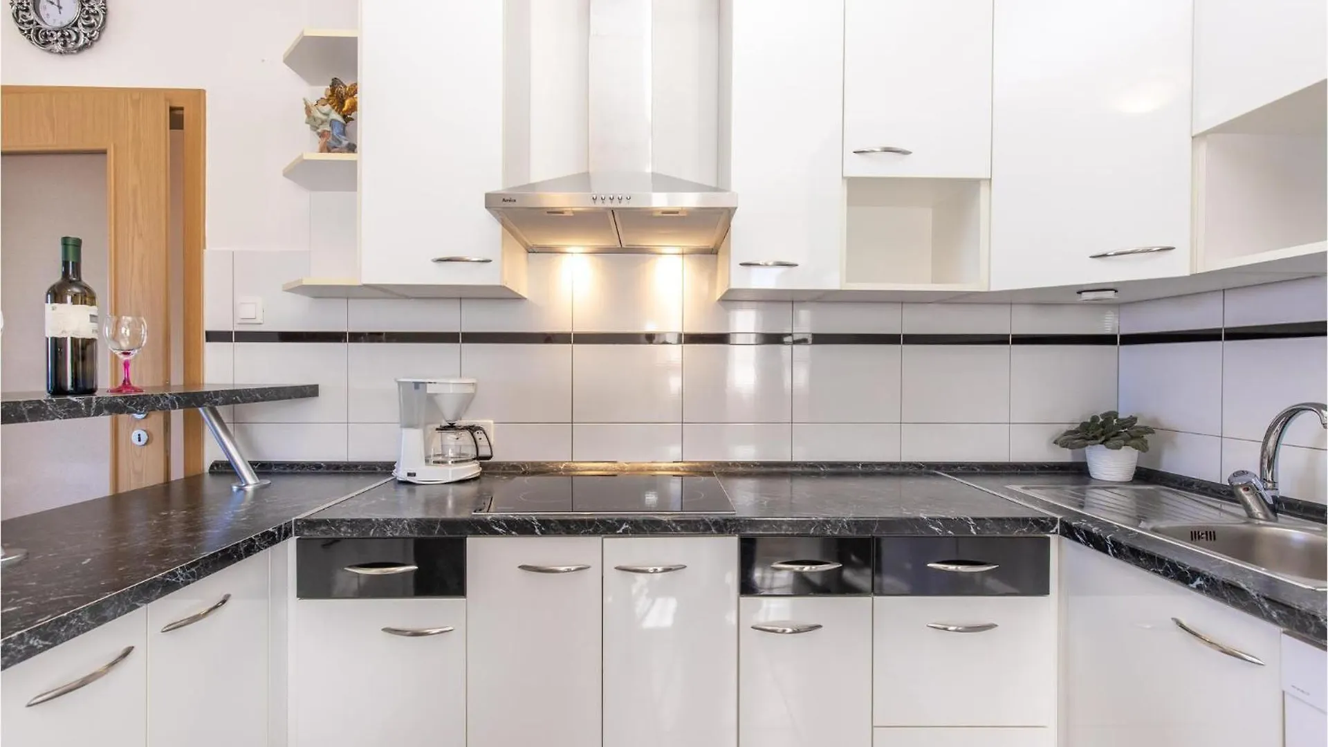 Lovely Apartment In Novi Vinodolski With Wifi